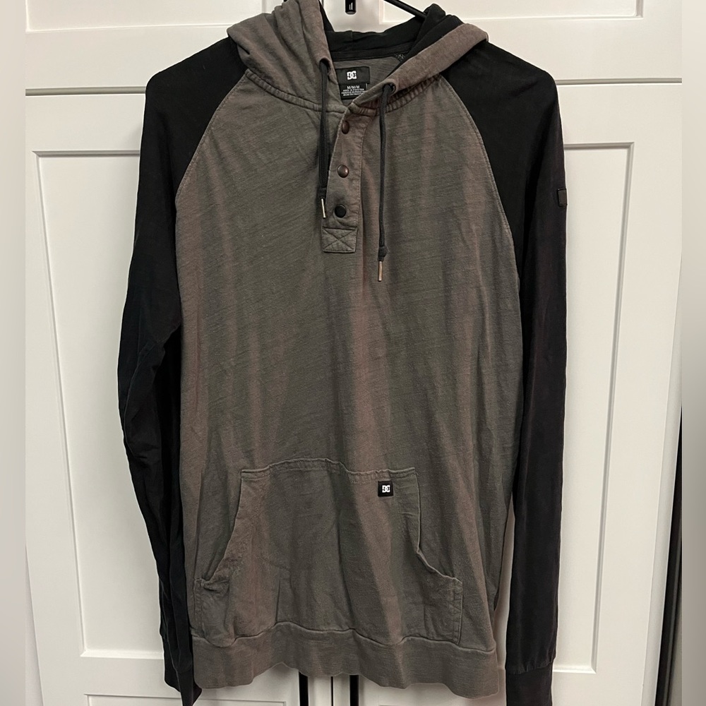 DC Gray and Black  Men’s Hoodie Sweatshirt/pullover. Size Medium.